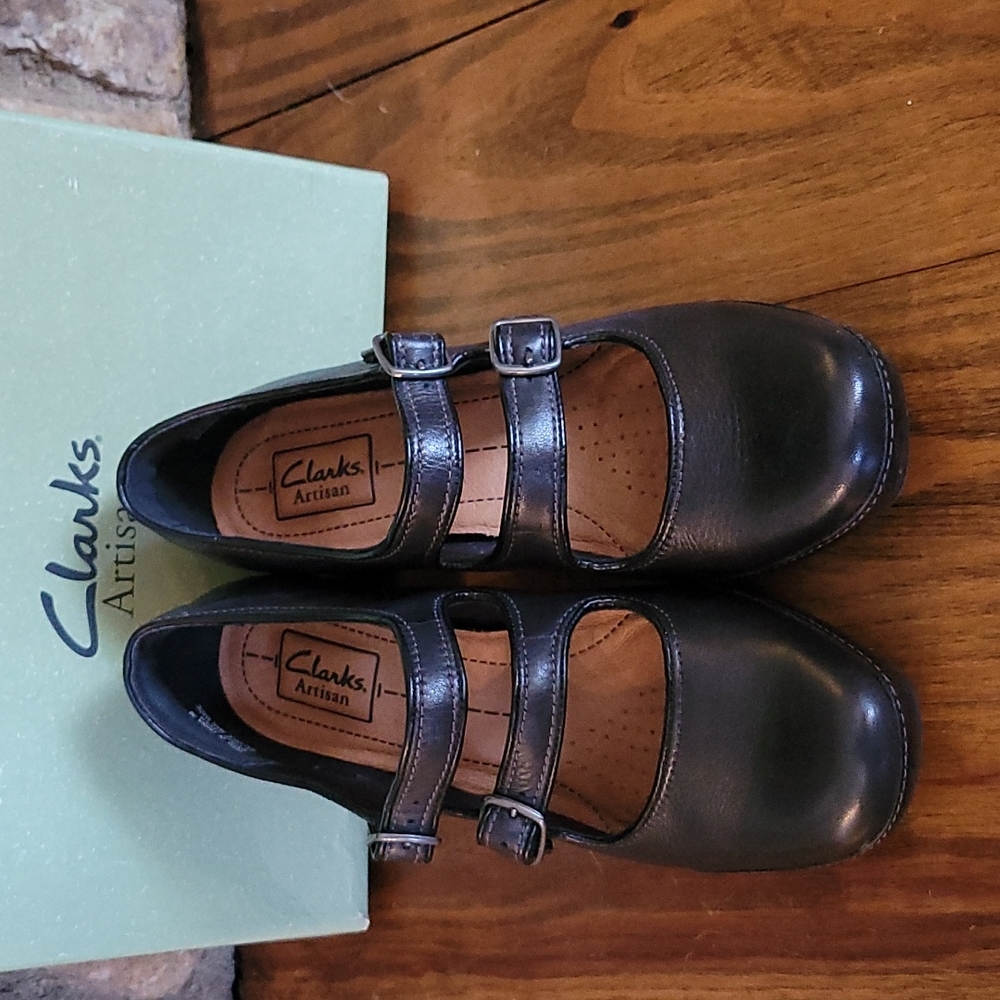 Clark's black dress pumps